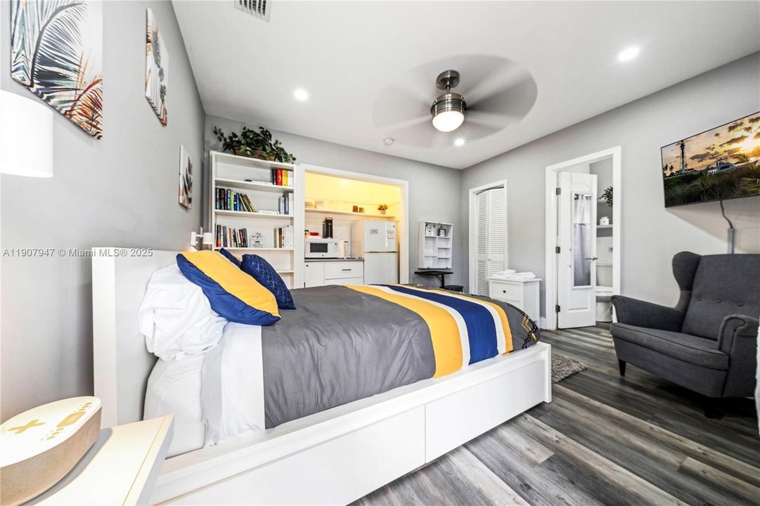 待售: $999,000 (0 贝兹, 0 浴室, 1938 平方英尺)