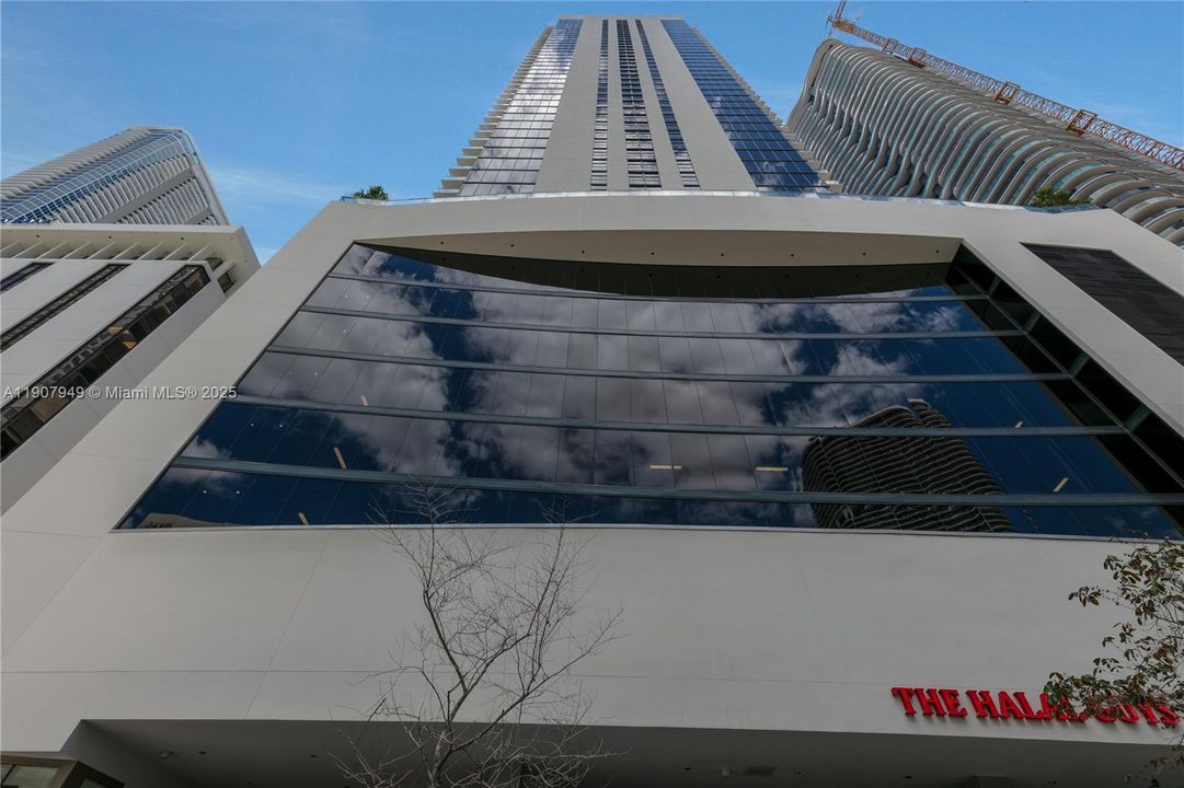 For Rent: $5,100 (2 beds, 2 baths, 1100 Square Feet)