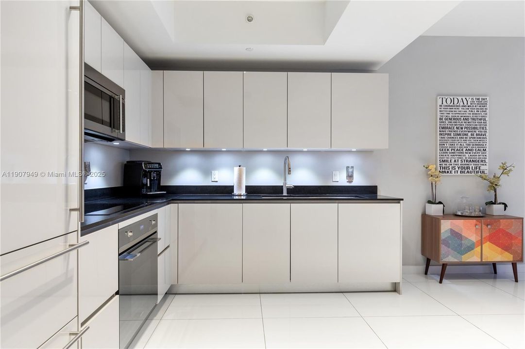 For Rent: $5,100 (2 beds, 2 baths, 1100 Square Feet)