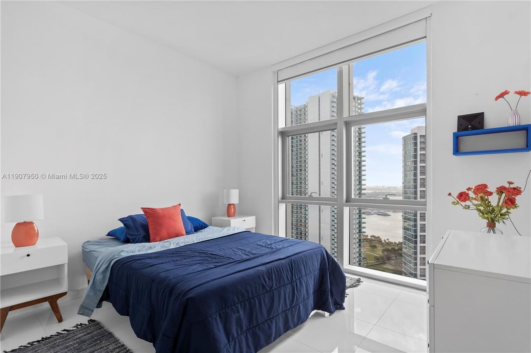 Под контрактом: $1,040,000 (2 спален, 3 ванн, 1547 Квадратных фут)