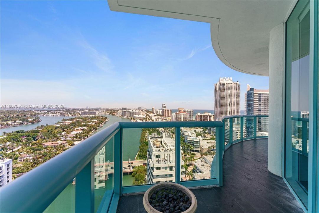 For Sale: $4,300,000 (3 beds, 3 baths, 2600 Square Feet)