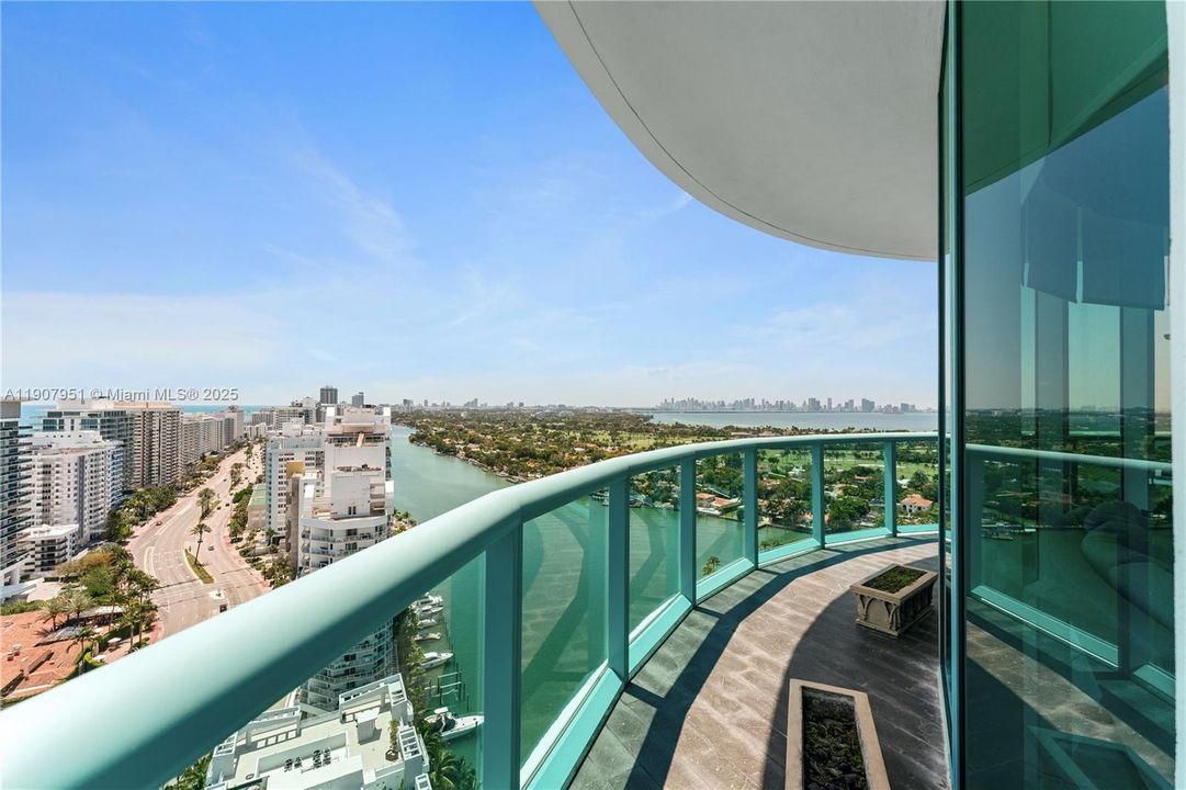 For Sale: $4,300,000 (3 beds, 3 baths, 2600 Square Feet)