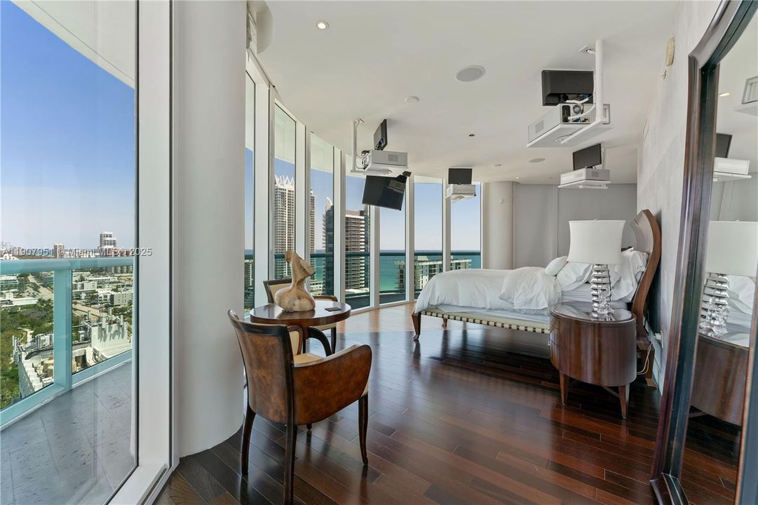 For Sale: $4,300,000 (3 beds, 3 baths, 2600 Square Feet)