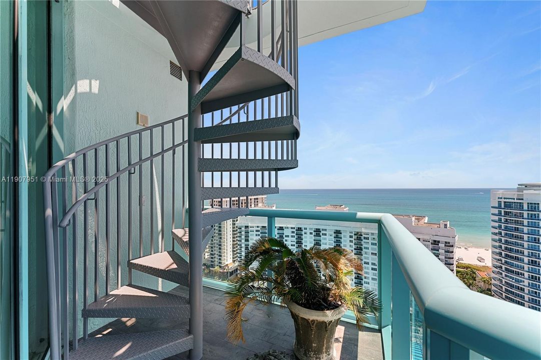 For Sale: $4,300,000 (3 beds, 3 baths, 2600 Square Feet)