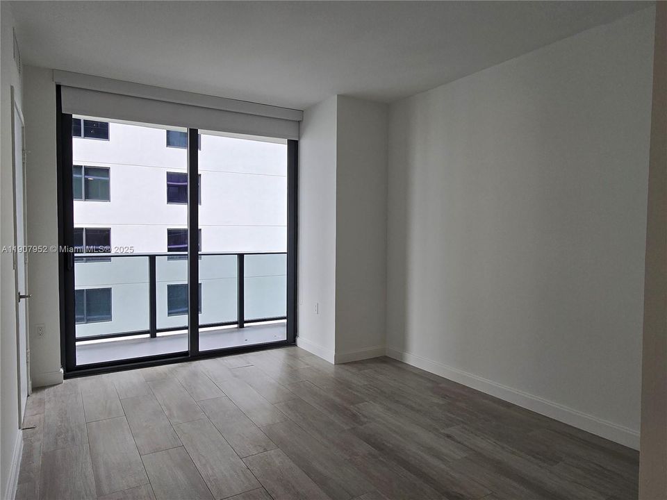 Active With Contract: $3,250 (1 beds, 1 baths, 684 Square Feet)