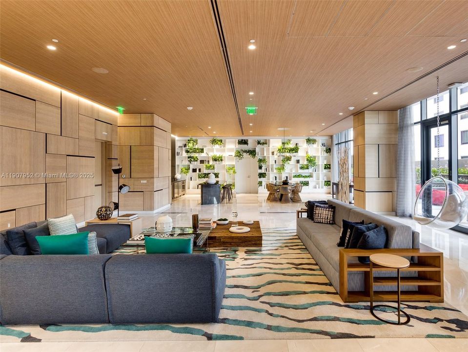 Active With Contract: $3,250 (1 beds, 1 baths, 684 Square Feet)