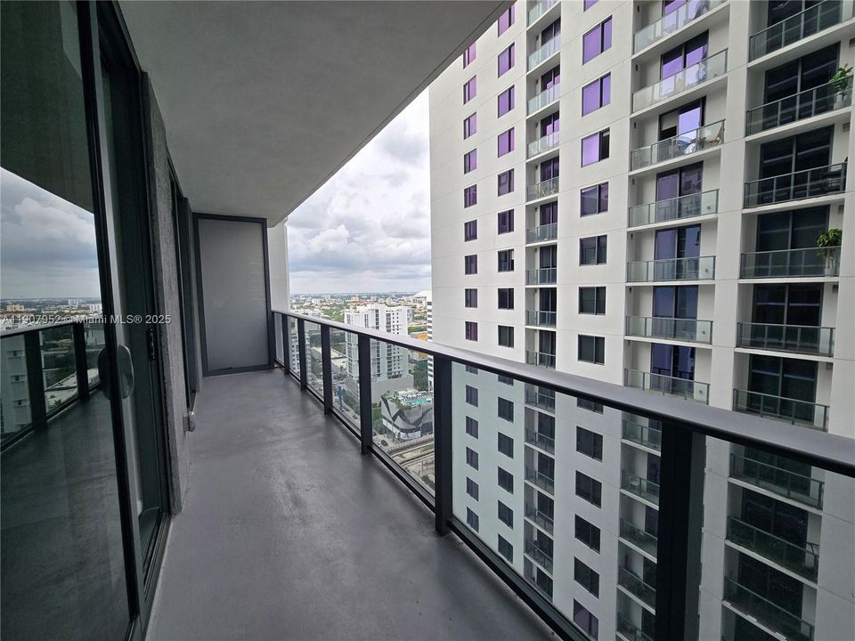 Active With Contract: $3,250 (1 beds, 1 baths, 684 Square Feet)