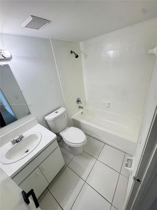 Active With Contract: $299,000 (3 beds, 2 baths, 1114 Square Feet)