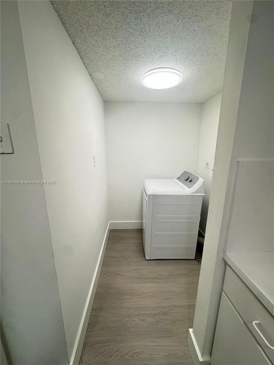 Active With Contract: $299,000 (3 beds, 2 baths, 1114 Square Feet)