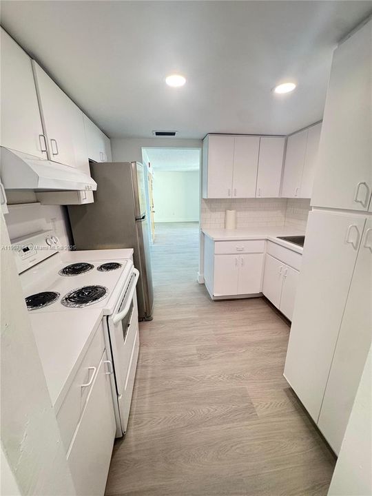 Active With Contract: $299,000 (3 beds, 2 baths, 1114 Square Feet)