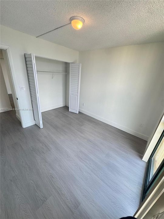 Active With Contract: $299,000 (3 beds, 2 baths, 1114 Square Feet)