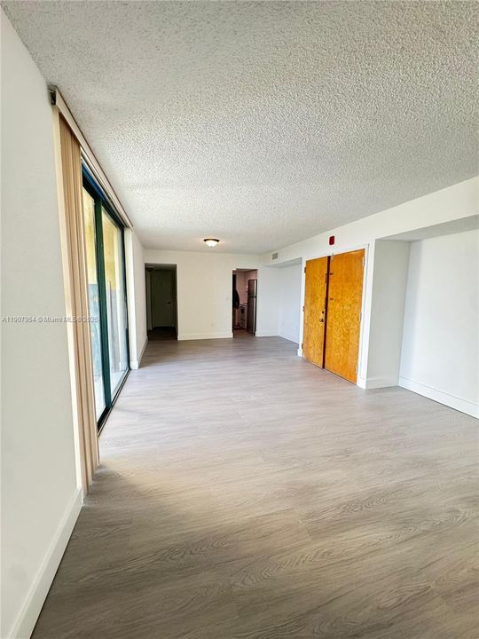 Active With Contract: $299,000 (3 beds, 2 baths, 1114 Square Feet)