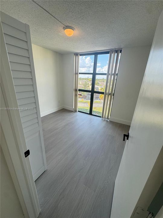 Active With Contract: $299,000 (3 beds, 2 baths, 1114 Square Feet)