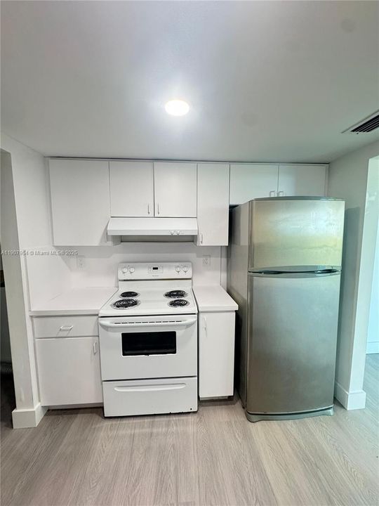 Active With Contract: $299,000 (3 beds, 2 baths, 1114 Square Feet)