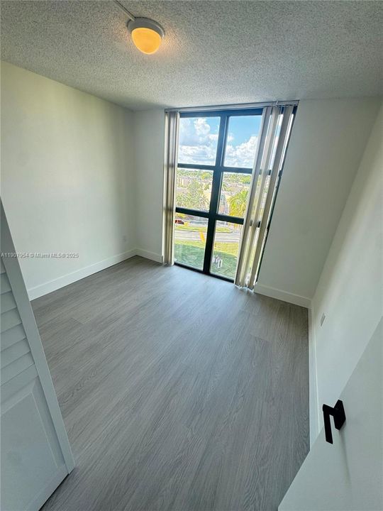 Active With Contract: $299,000 (3 beds, 2 baths, 1114 Square Feet)