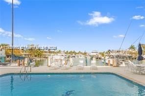 For Sale: $230,000 (1 beds, 1 baths, 550 Square Feet)