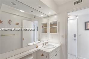 For Sale: $230,000 (1 beds, 1 baths, 550 Square Feet)