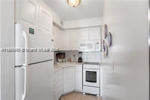 For Sale: $230,000 (1 beds, 1 baths, 550 Square Feet)