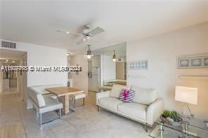 For Sale: $230,000 (1 beds, 1 baths, 550 Square Feet)