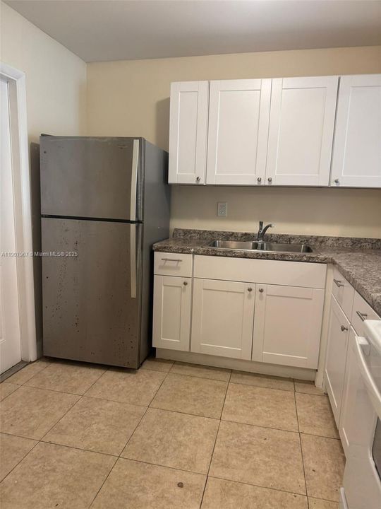 出租: $2,000 (2 贝兹, 2 浴室, 920 平方英尺)