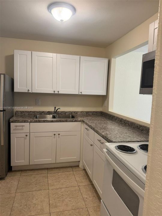 出租: $2,000 (2 贝兹, 2 浴室, 920 平方英尺)