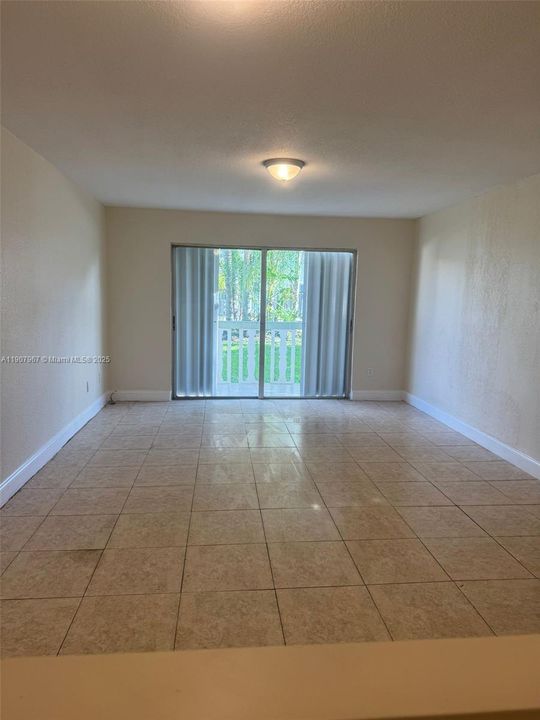 出租: $2,000 (2 贝兹, 2 浴室, 920 平方英尺)