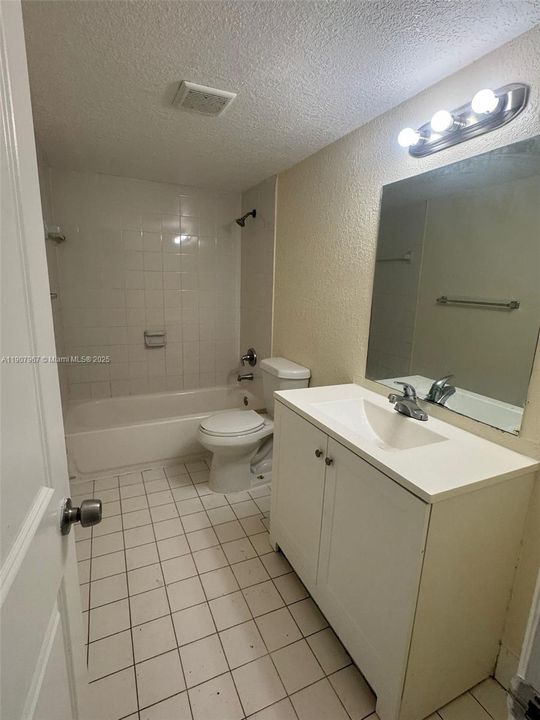 出租: $2,000 (2 贝兹, 2 浴室, 920 平方英尺)