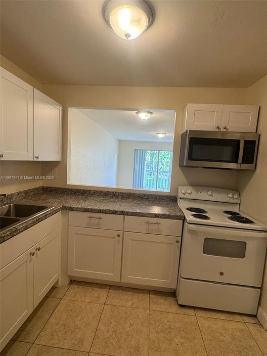 出租: $2,000 (2 贝兹, 2 浴室, 920 平方英尺)