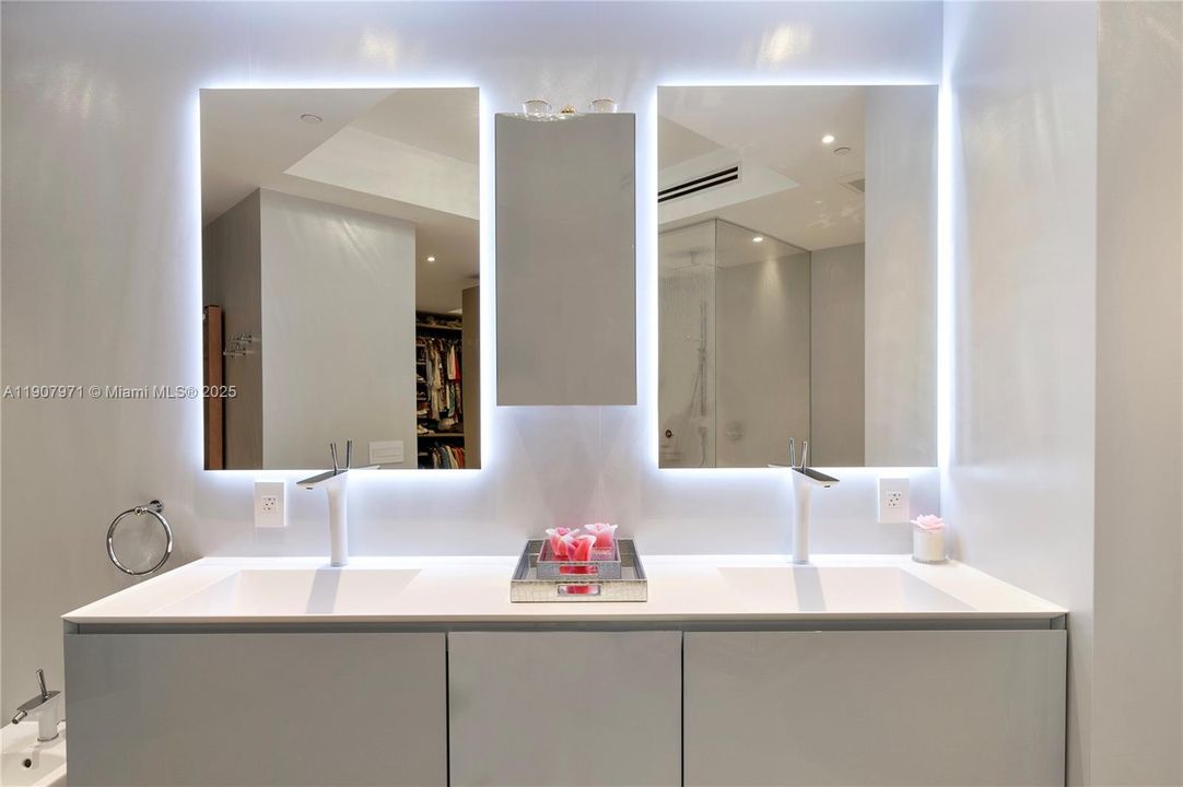 En Venta: $8,950,000 (3 camas, 3 baños, 2721 Pies cuadrados)