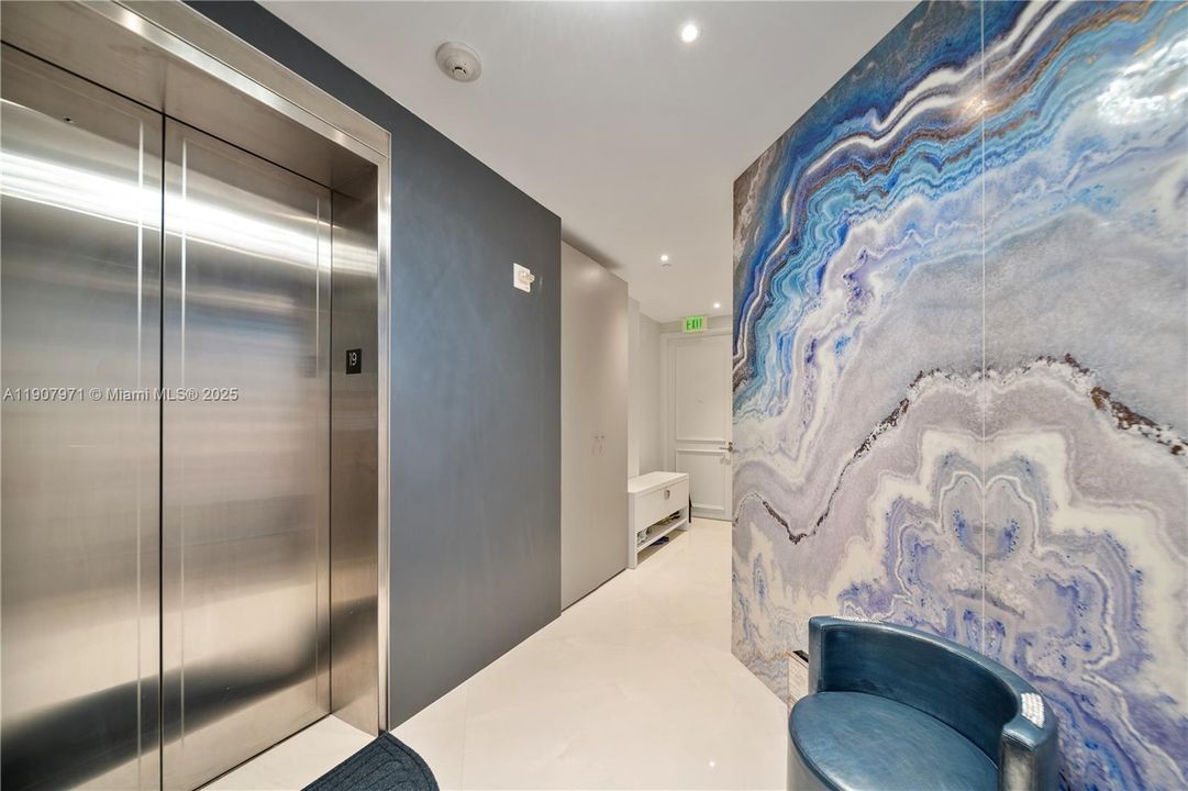 En Venta: $8,950,000 (3 camas, 3 baños, 2721 Pies cuadrados)