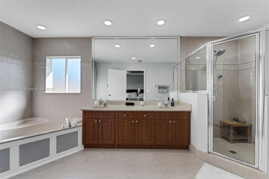 待售: $775,000 (4 贝兹, 2 浴室, 2339 平方英尺)