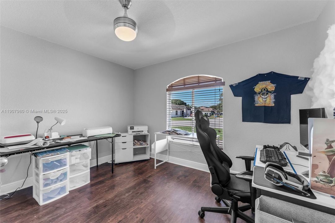 待售: $775,000 (4 贝兹, 2 浴室, 2339 平方英尺)