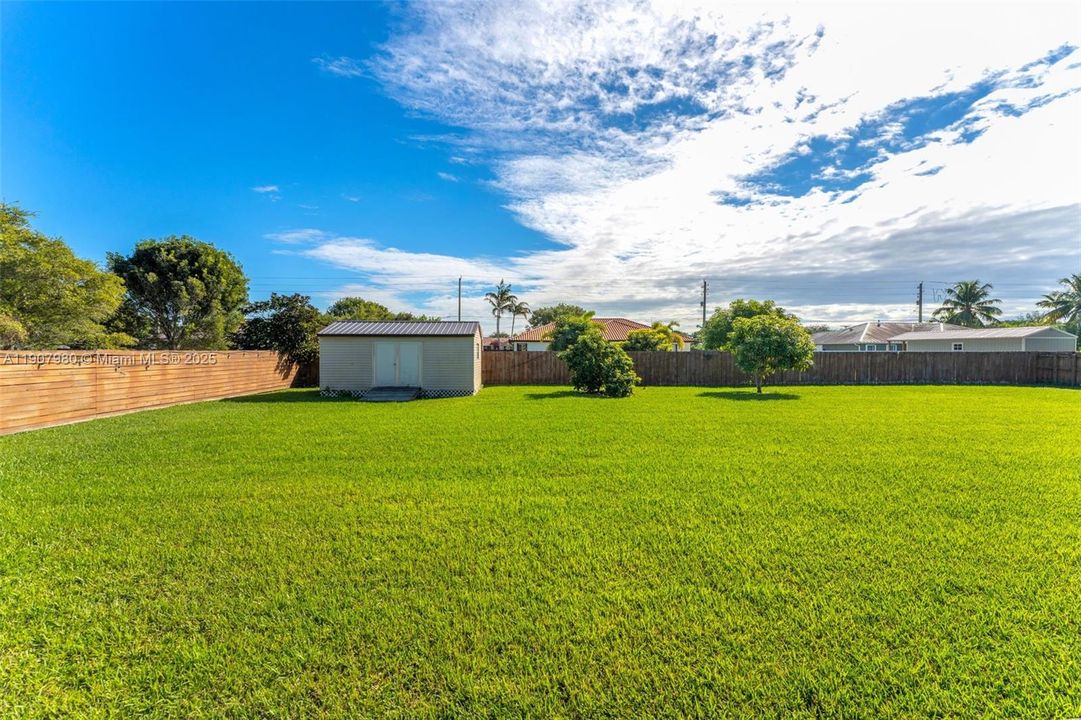 待售: $775,000 (4 贝兹, 2 浴室, 2339 平方英尺)