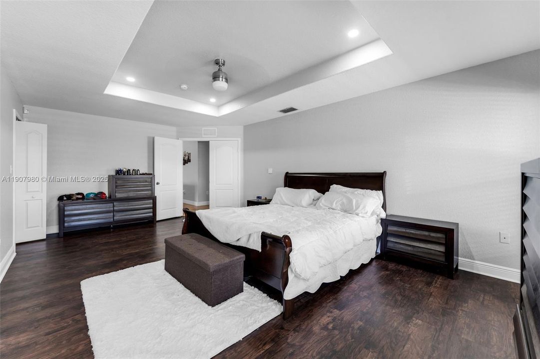 待售: $775,000 (4 贝兹, 2 浴室, 2339 平方英尺)