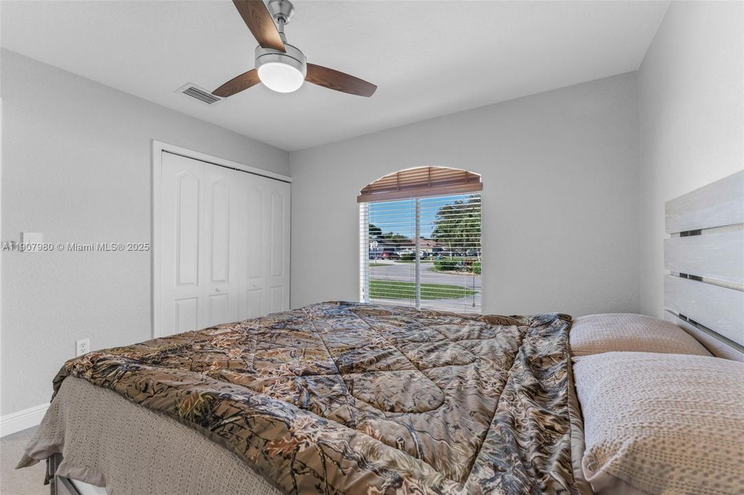 待售: $775,000 (4 贝兹, 2 浴室, 2339 平方英尺)