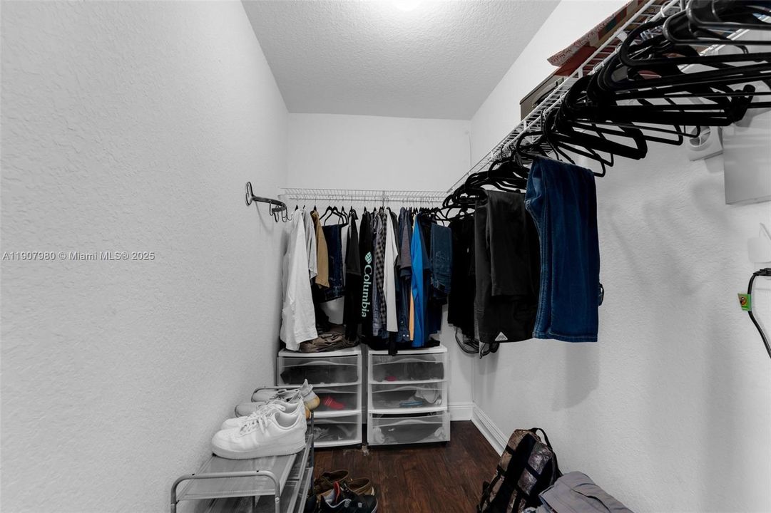 待售: $775,000 (4 贝兹, 2 浴室, 2339 平方英尺)