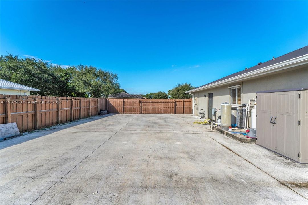 待售: $775,000 (4 贝兹, 2 浴室, 2339 平方英尺)