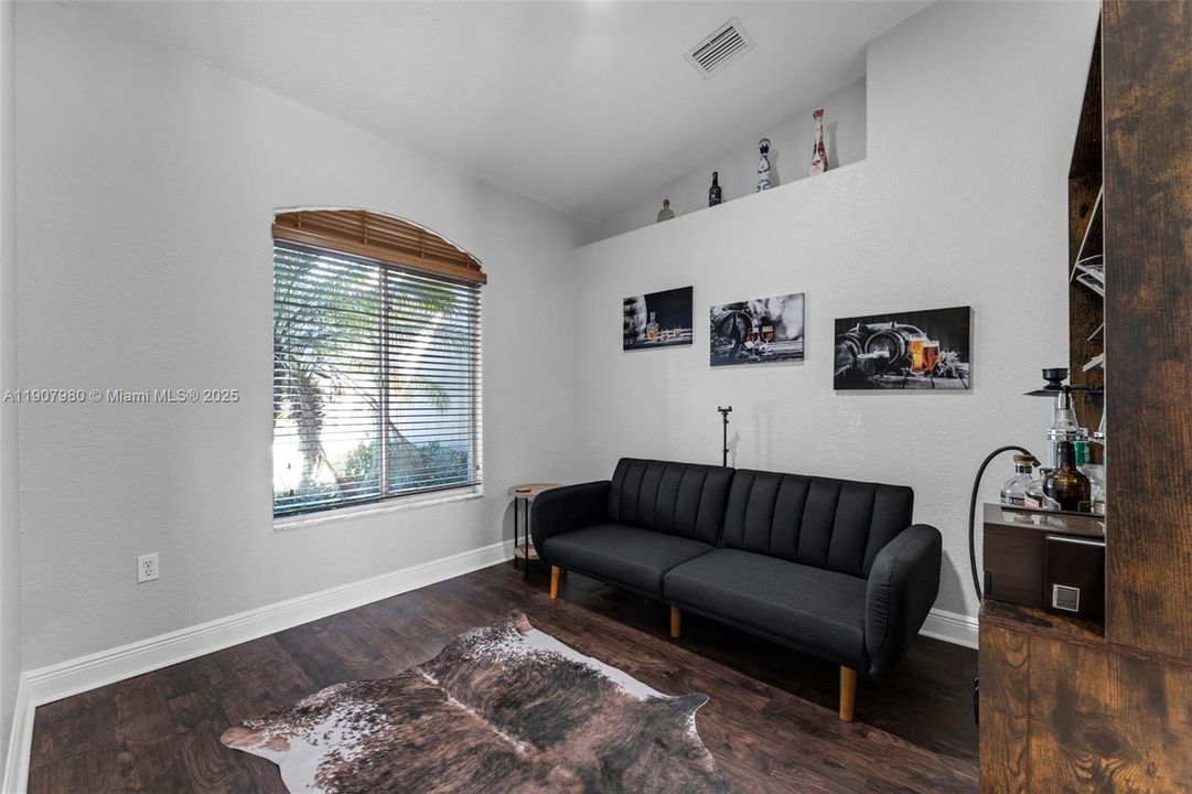 待售: $775,000 (4 贝兹, 2 浴室, 2339 平方英尺)