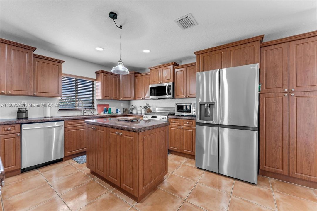 待售: $775,000 (4 贝兹, 2 浴室, 2339 平方英尺)