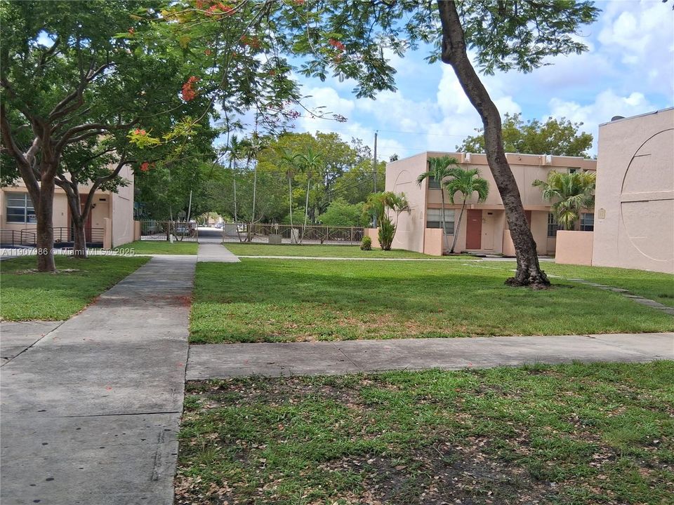 На продажу: $230,000 (3 спален, 1 ванн, 970 Квадратных фут)