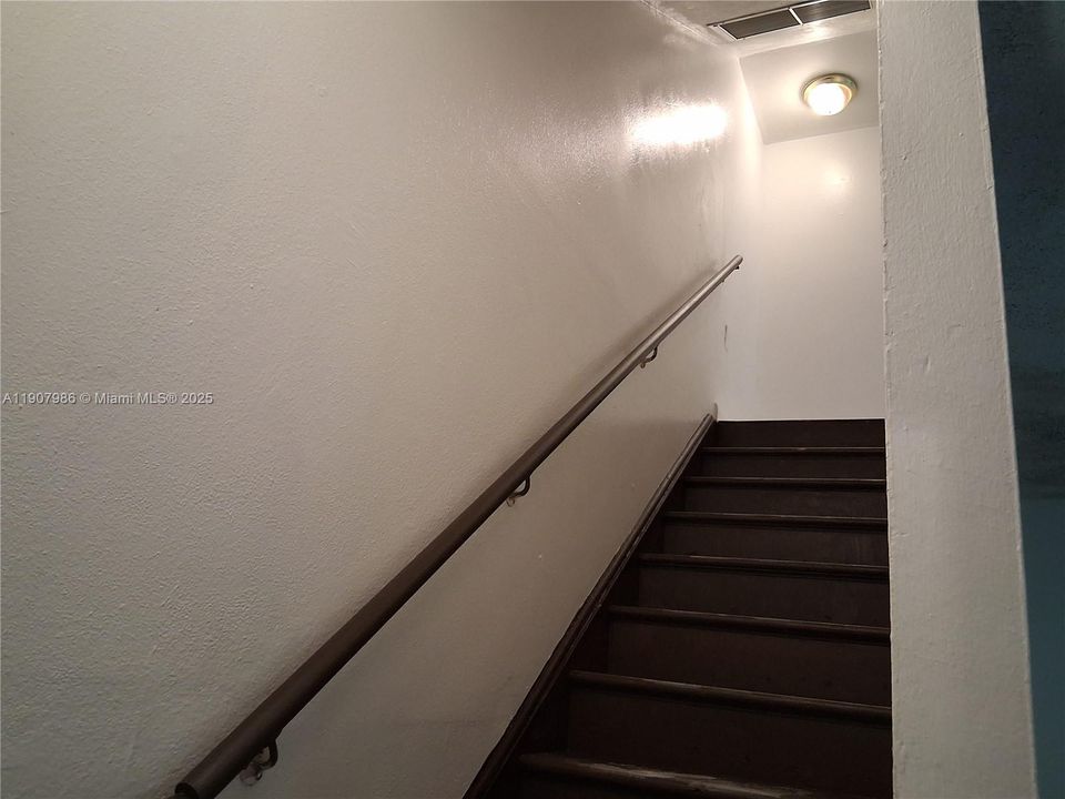 На продажу: $230,000 (3 спален, 1 ванн, 970 Квадратных фут)