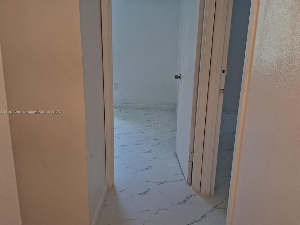 На продажу: $230,000 (3 спален, 1 ванн, 970 Квадратных фут)