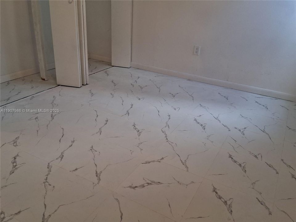 На продажу: $230,000 (3 спален, 1 ванн, 970 Квадратных фут)