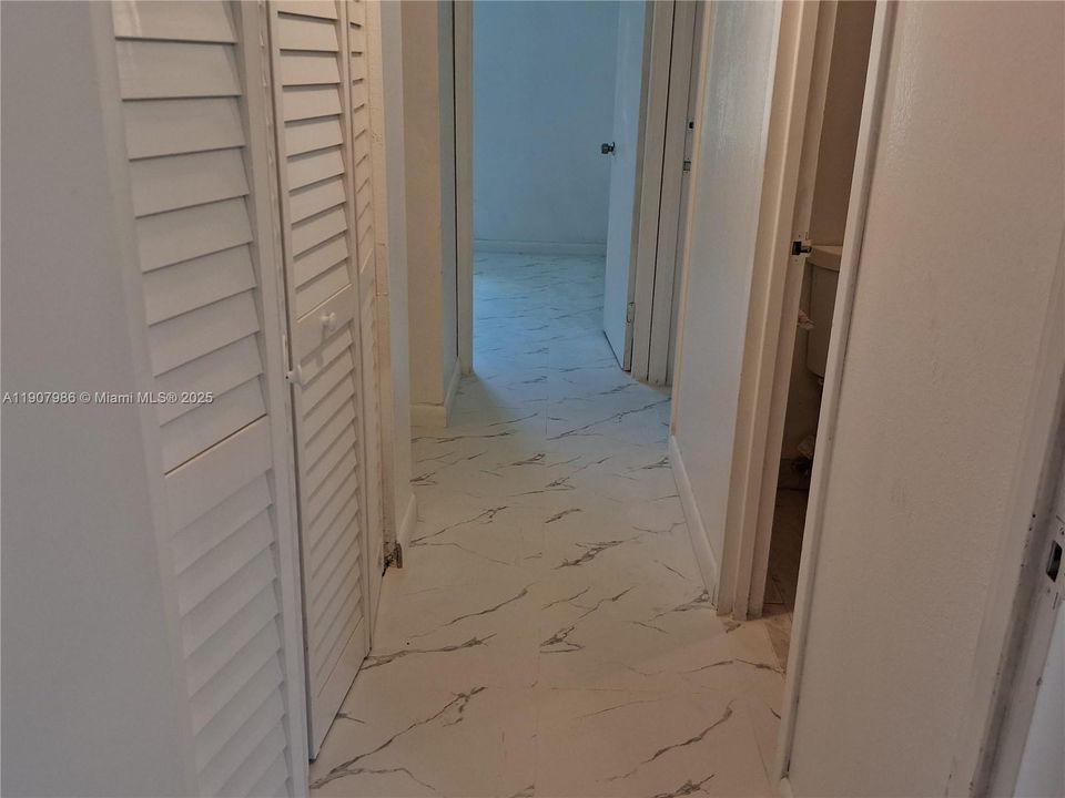 На продажу: $230,000 (3 спален, 1 ванн, 970 Квадратных фут)