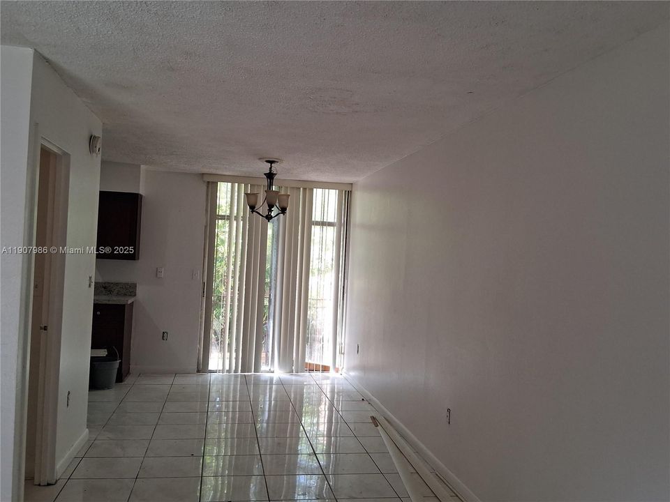 На продажу: $230,000 (3 спален, 1 ванн, 970 Квадратных фут)