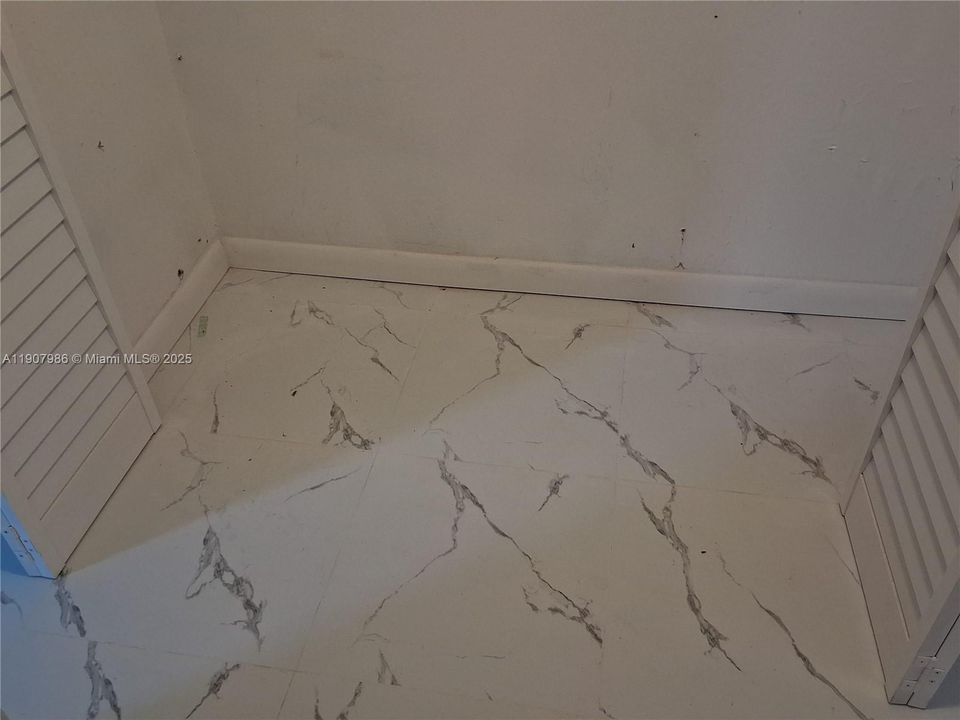 На продажу: $230,000 (3 спален, 1 ванн, 970 Квадратных фут)