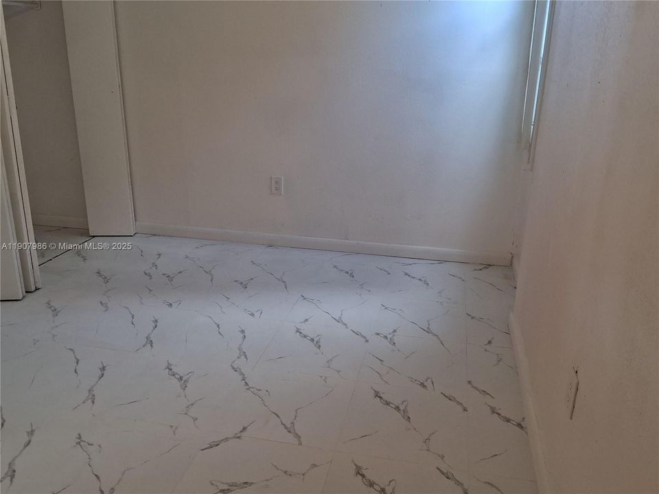 На продажу: $230,000 (3 спален, 1 ванн, 970 Квадратных фут)