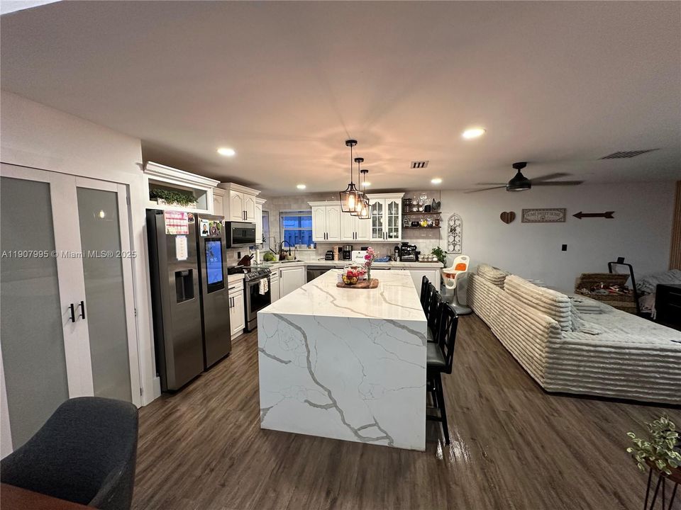 For Rent: $3,900 (3 beds, 3 baths, 1756 Square Feet)