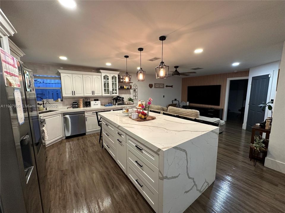 For Rent: $3,900 (3 beds, 3 baths, 1756 Square Feet)