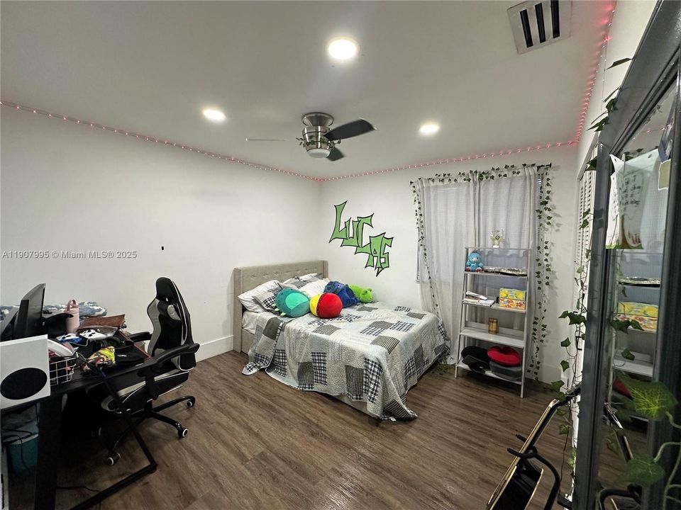 For Rent: $3,900 (3 beds, 3 baths, 1756 Square Feet)